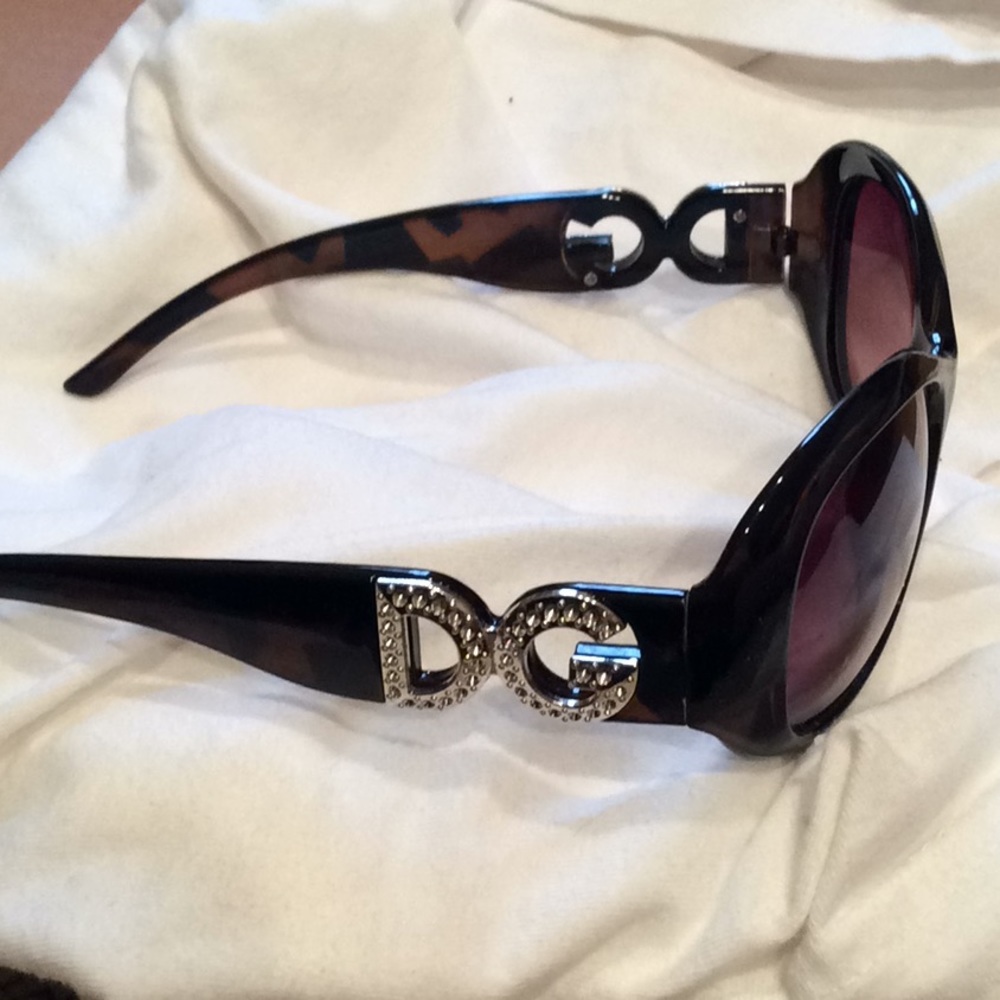 DG sun glasses